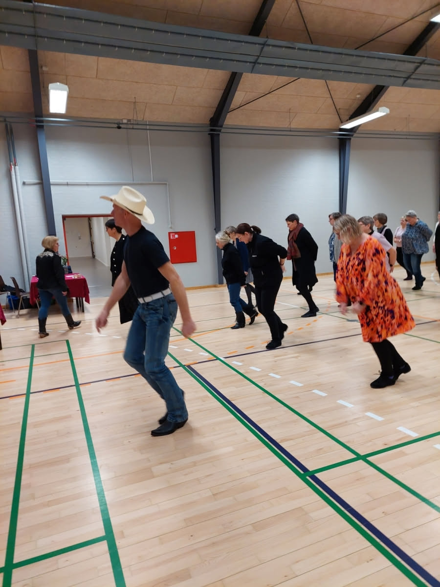 Herning-linedance-20230325_112530.jpg