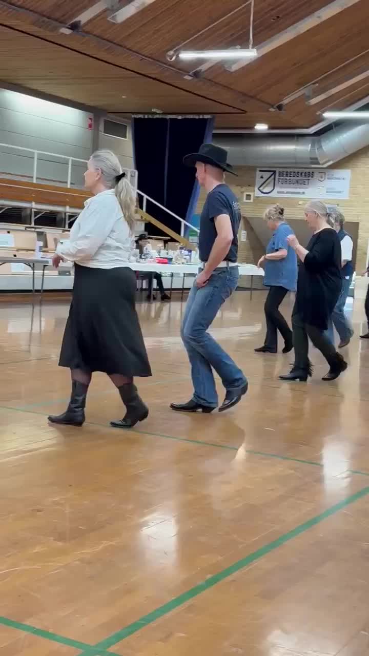 received_2861794344156940.mp4